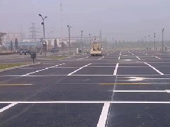 天津佛罗伦萨小镇停车场热熔车位线