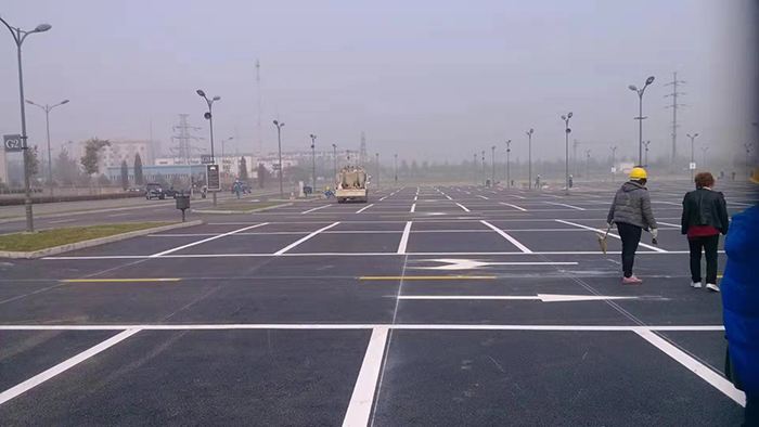 天津佛罗伦萨小镇停车场热熔车位线