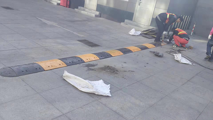 减速带安装施工