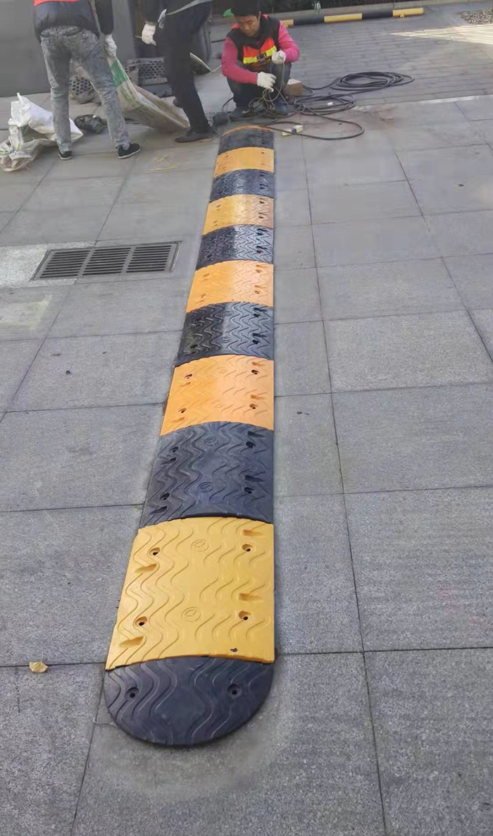 减速带安装施工