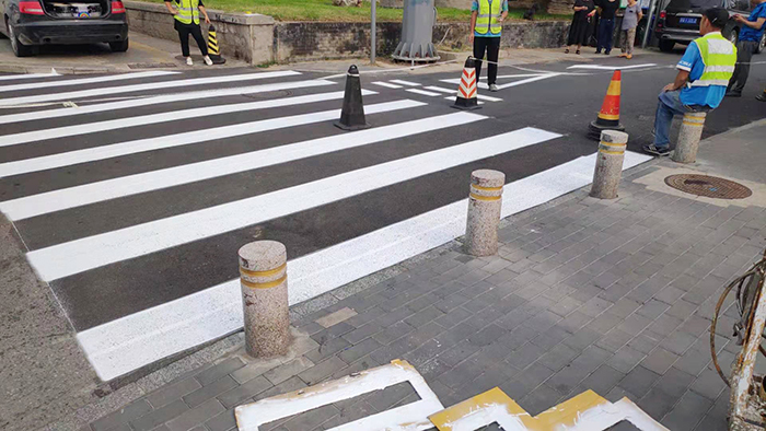 人行道斑马线划线施工