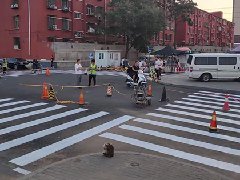 人行道斑马线划线施工
