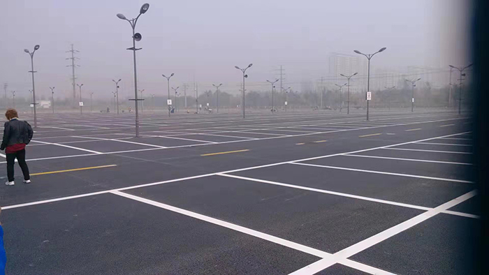 天津佛罗伦萨小镇停车场热熔车位线